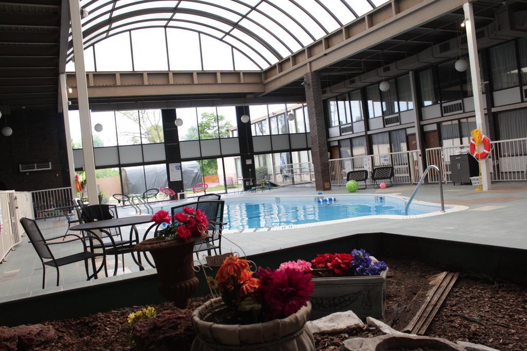 Newark Garden Finger Lakes Hotel Extérieur photo